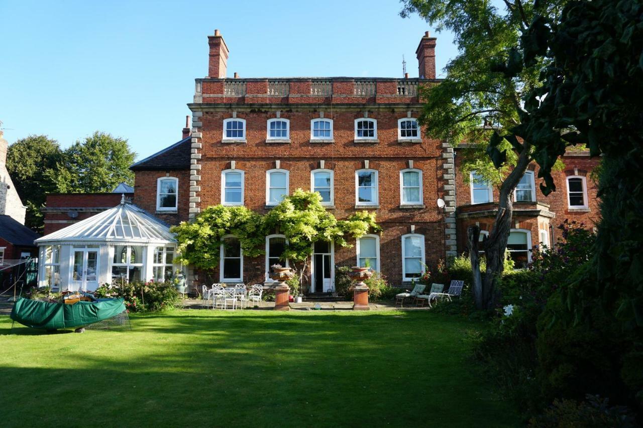 West Wing D'Isney Place. Lincoln Exterior foto