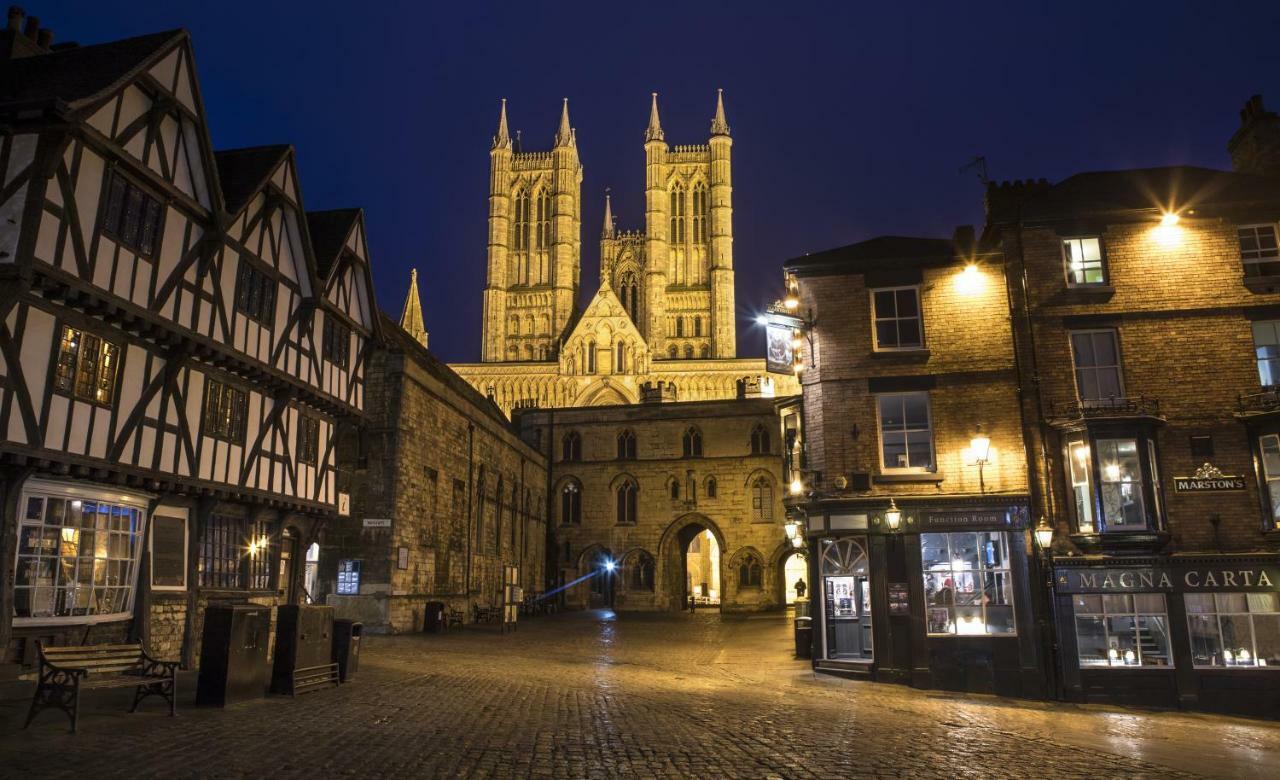 West Wing D'Isney Place. Lincoln Exterior foto